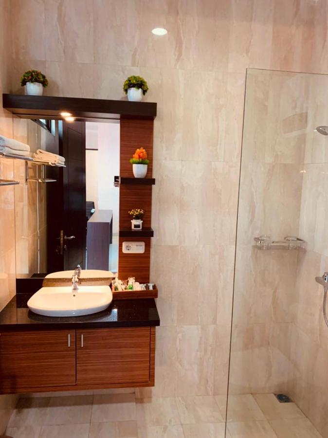 Platinum Setrasari Guest House 5Br Private Pool Bandung Luaran gambar