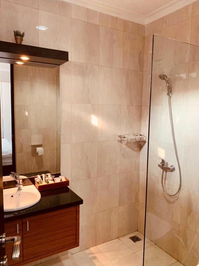 Platinum Setrasari Guest House 5Br Private Pool Bandung Luaran gambar